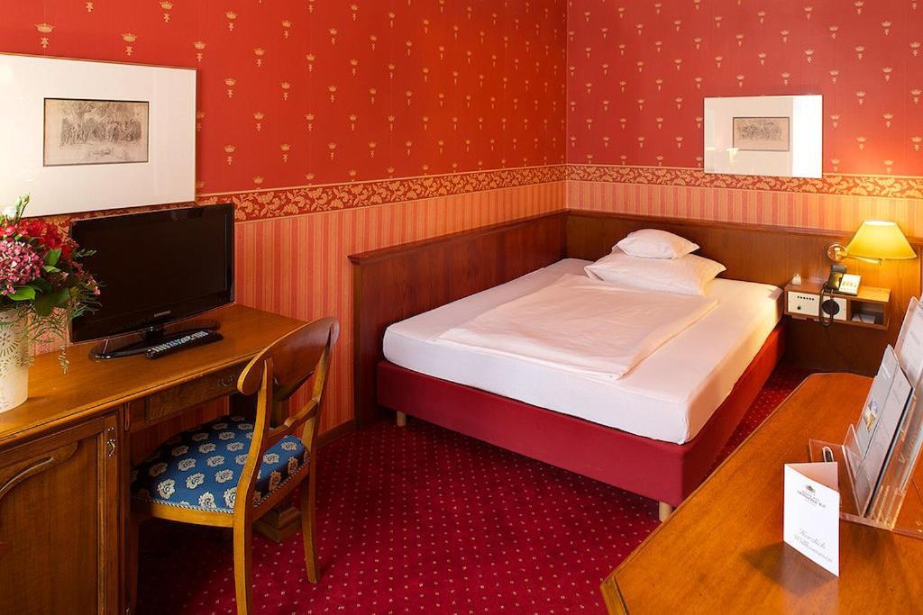 Hotel Saechsischer Hof Meiningen Ngoại thất bức ảnh