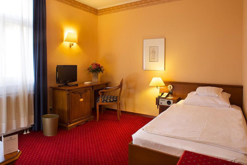 Hotel Saechsischer Hof Meiningen Ngoại thất bức ảnh